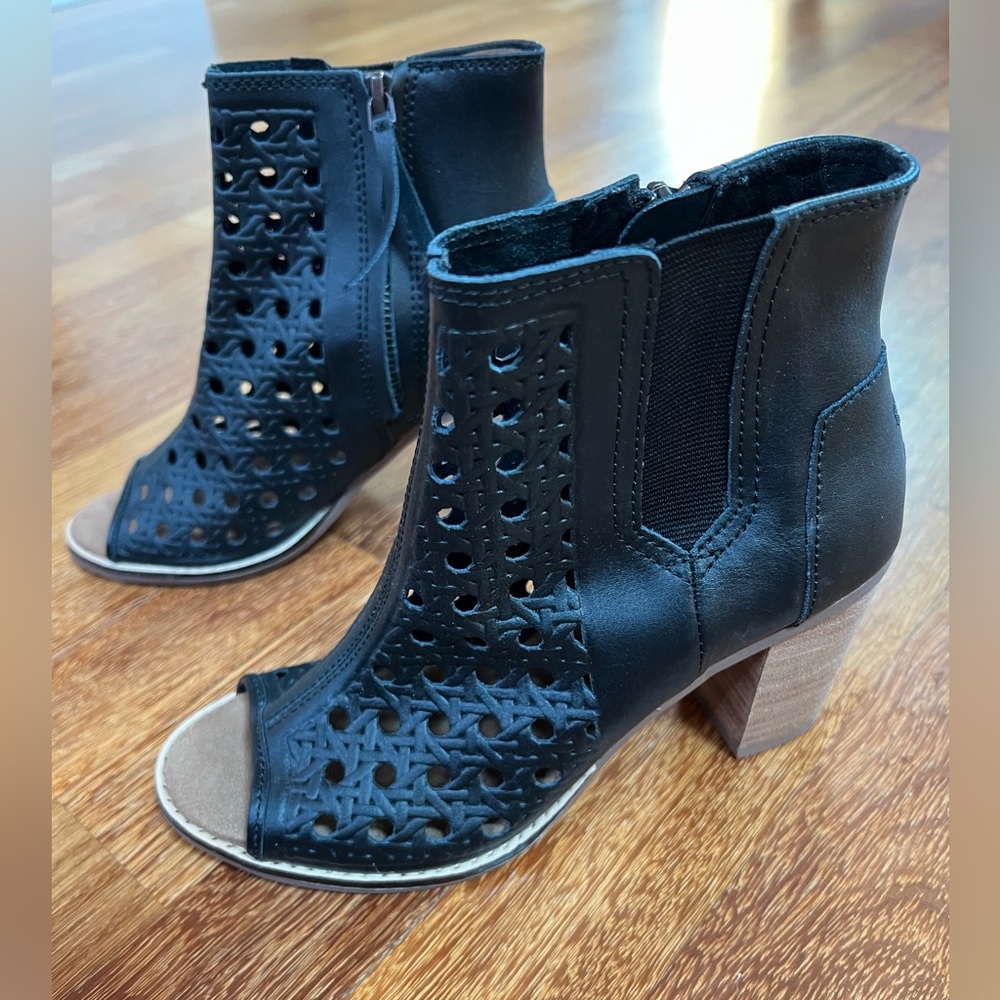 Toms Black Cut-Out Heeled Boots